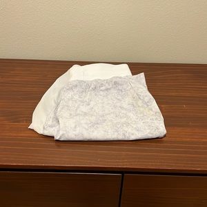 Men’s small lululemon THE linerless short in white marble. 7 in